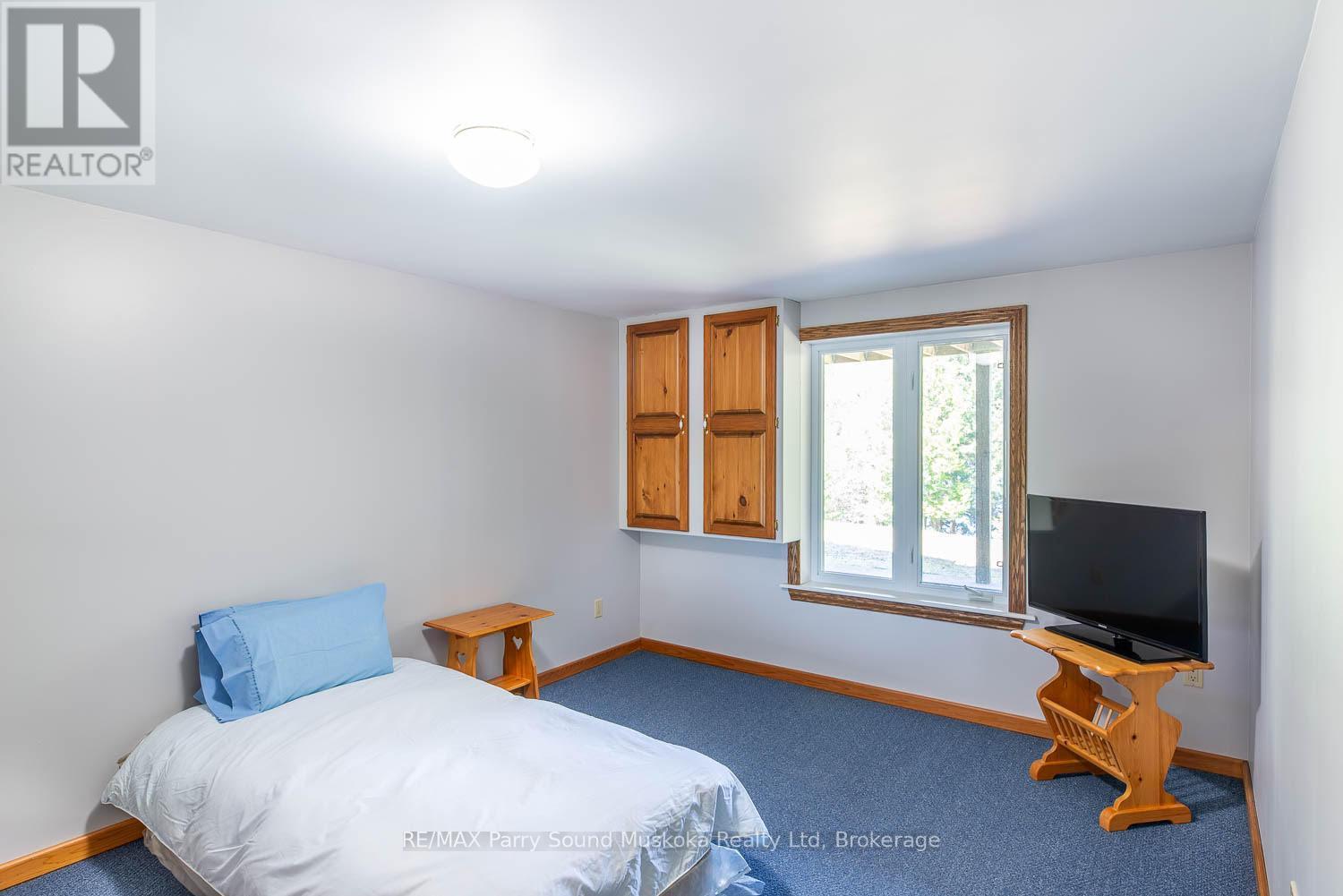 1889 South Horn Lake Road, Magnetawan, Ontario  P0A 1P0 - Photo 17 - X12381070