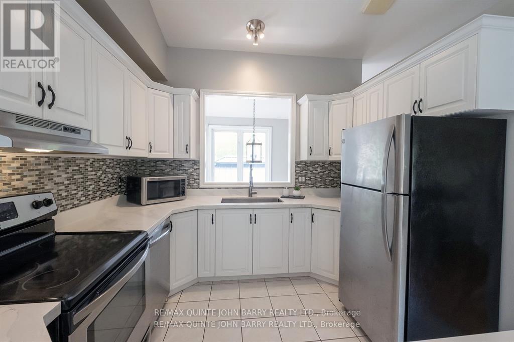 524 Christiani Road, Quinte West, Ontario  K8V 5P4 - Photo 11 - X12380987