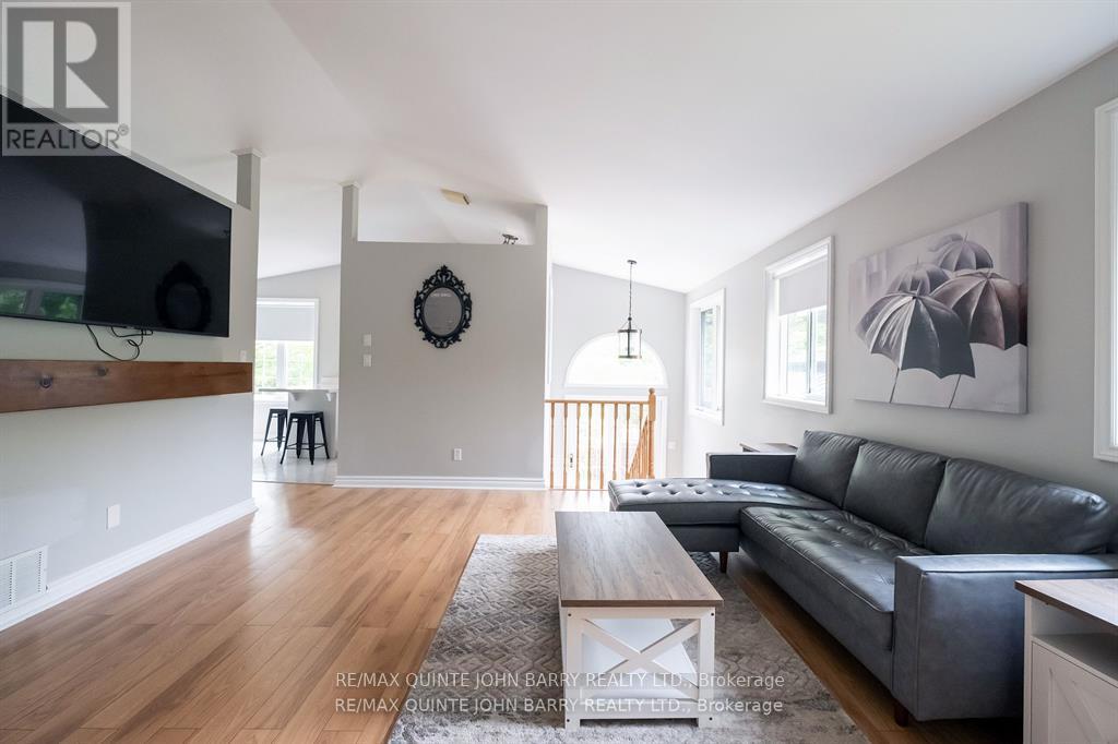 524 Christiani Road, Quinte West, Ontario  K8V 5P4 - Photo 5 - X12380987