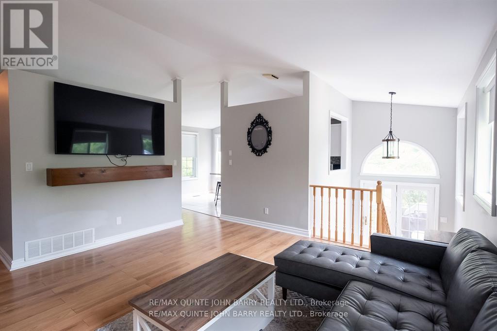 524 Christiani Road, Quinte West, Ontario  K8V 5P4 - Photo 6 - X12380987