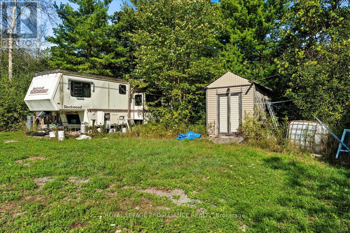 467 Lighthall Road, Prince Edward County, Ontario  K0K 2P0 - Photo 12 - X12380989