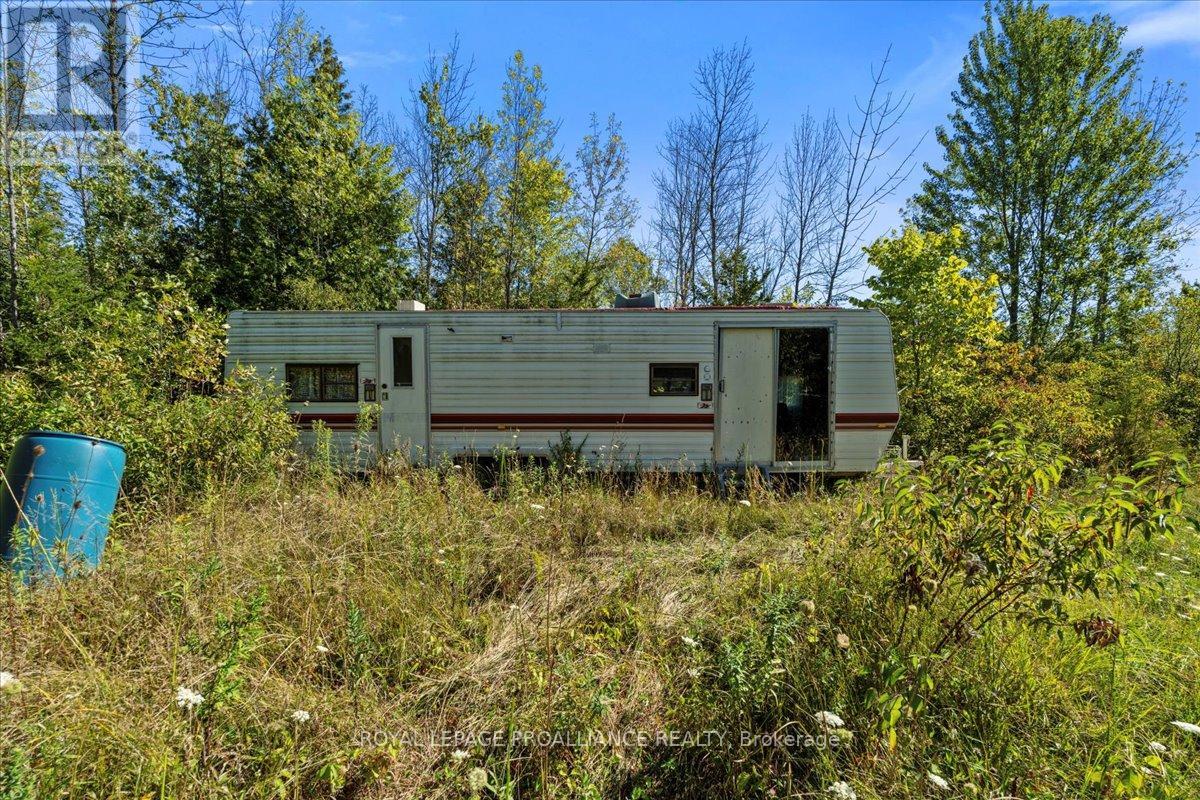 467 Lighthall Road, Prince Edward County, Ontario  K0K 2P0 - Photo 14 - X12380989