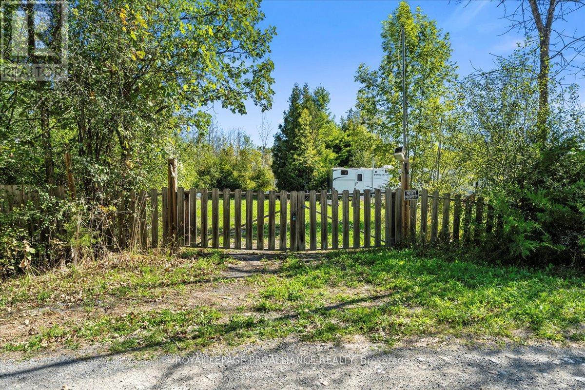 467 Lighthall Road, Prince Edward County, Ontario  K0K 2P0 - Photo 17 - X12380989