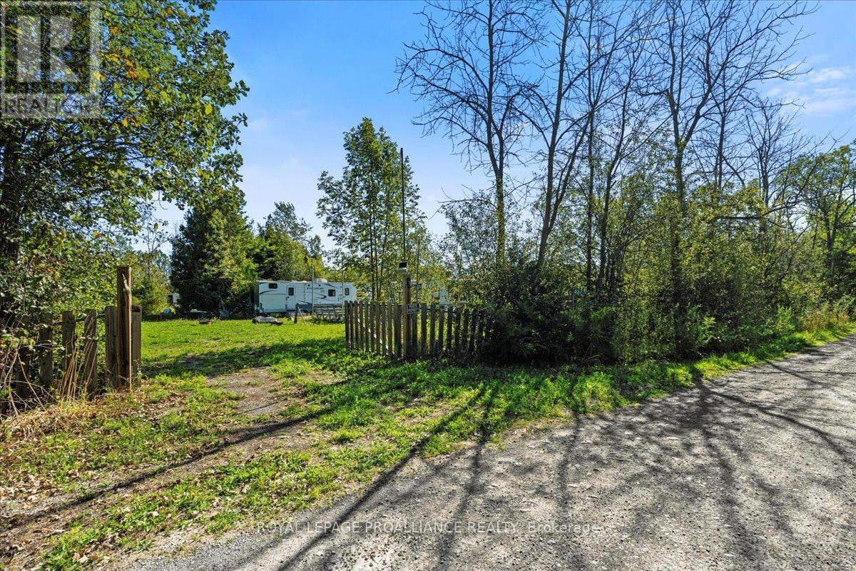 467 Lighthall Road, Prince Edward County, Ontario  K0K 2P0 - Photo 8 - X12380989
