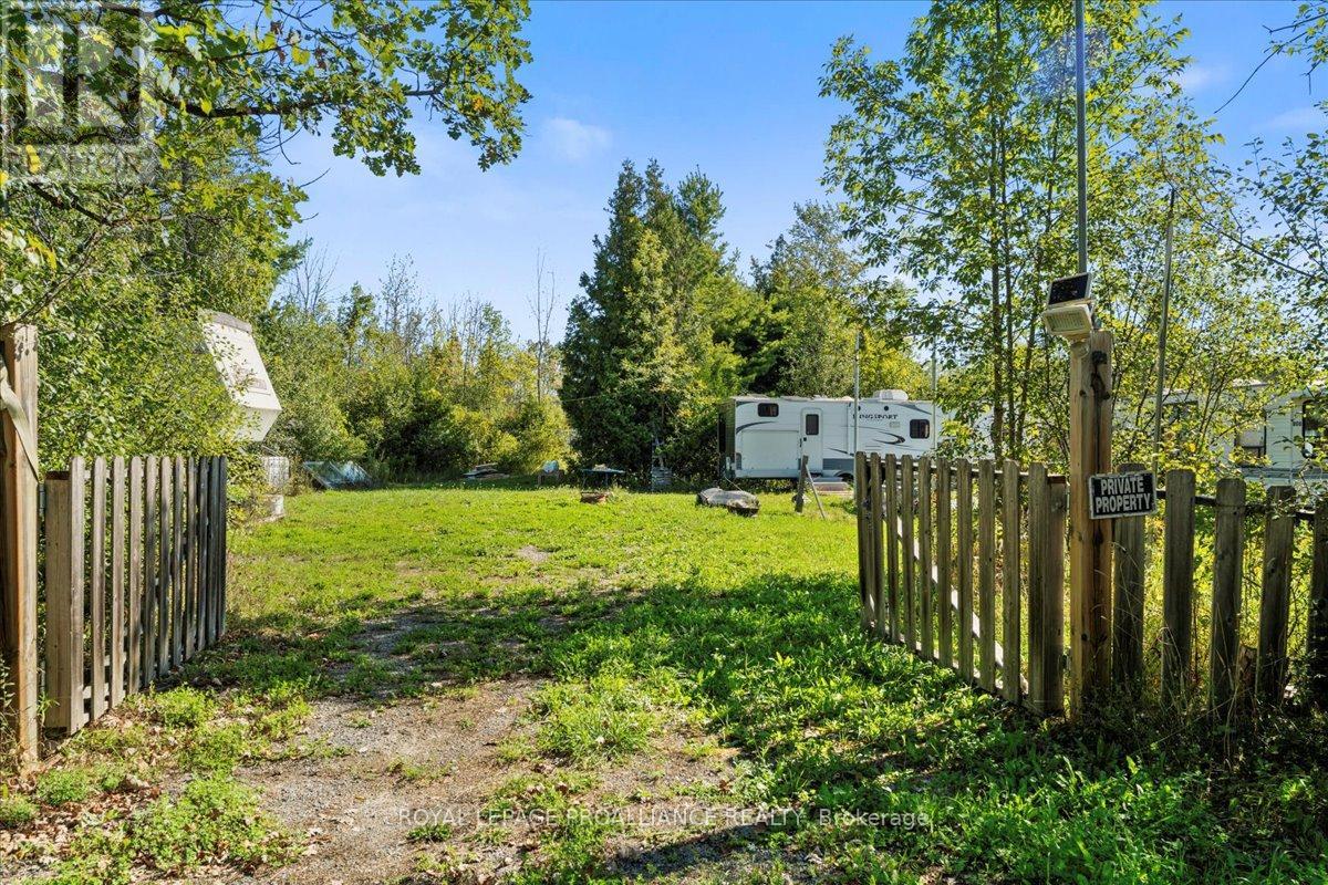 467 Lighthall Road, Prince Edward County, Ontario  K0K 2P0 - Photo 9 - X12380989