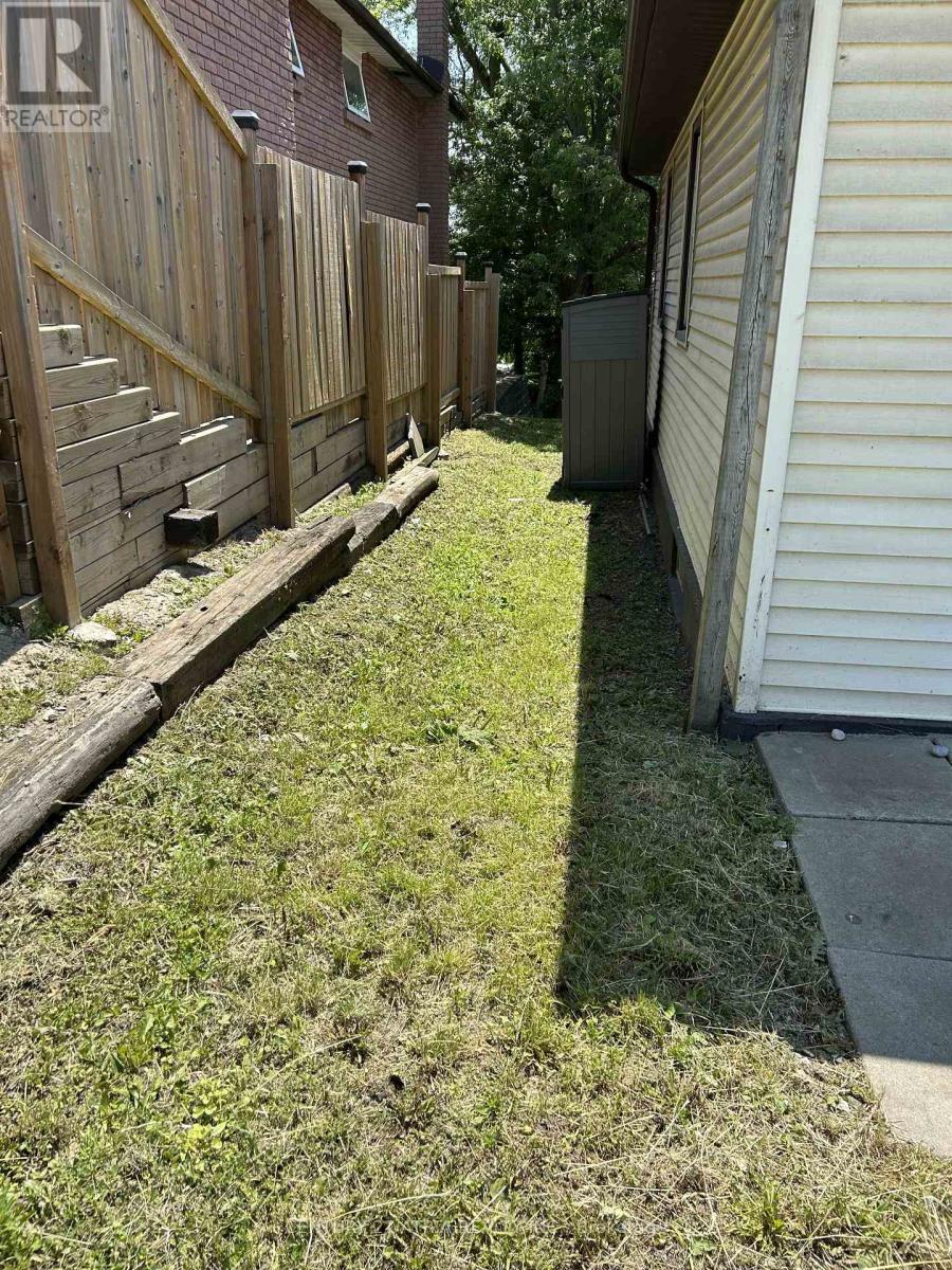 417 Bloor Street E, Oshawa, Ontario  L1H 3M9 - Photo 3 - E12378176