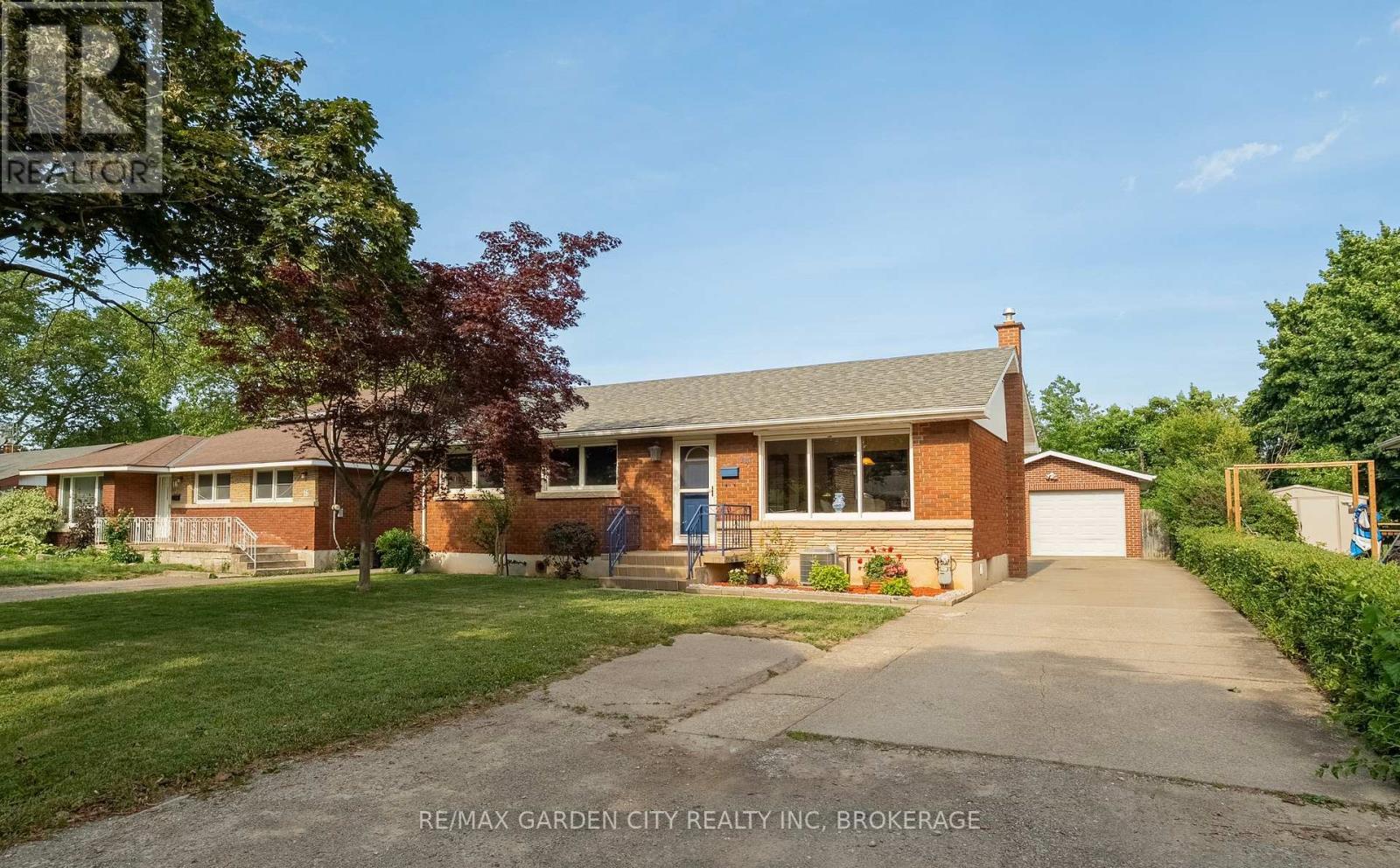 14 EDINBURGH DRIVE, St. Catharines, Ontario