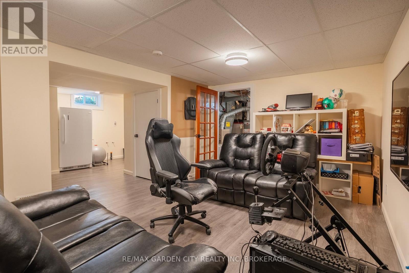 14 Edinburgh Drive, St. Catharines, Ontario  L2M 3H1 - Photo 15 - X12381012