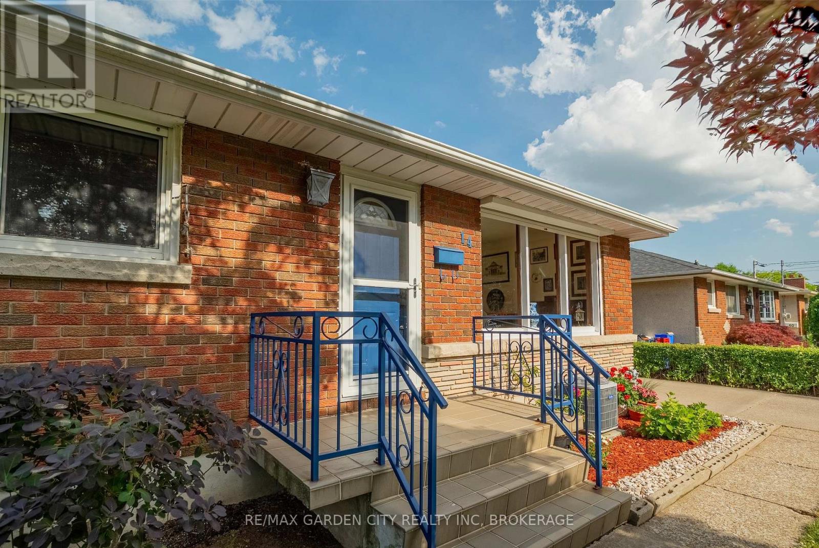 14 Edinburgh Drive, St. Catharines, Ontario  L2M 3H1 - Photo 3 - X12381012