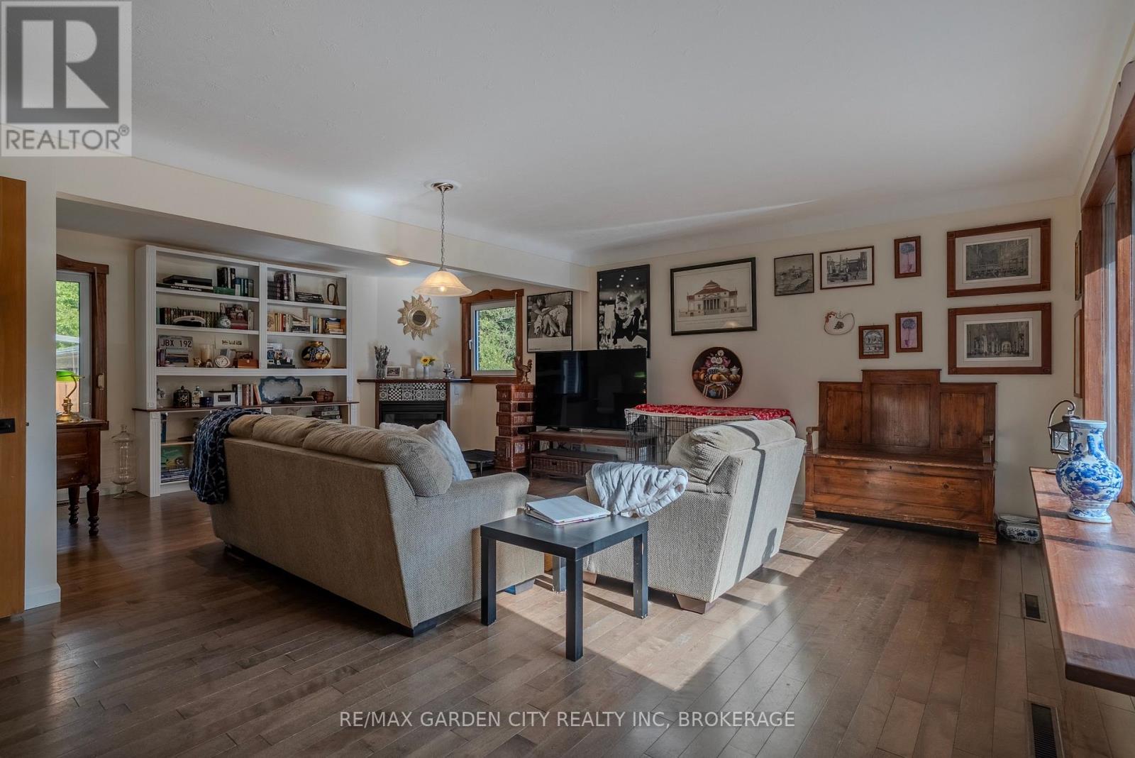 14 Edinburgh Drive, St. Catharines, Ontario  L2M 3H1 - Photo 5 - X12381012