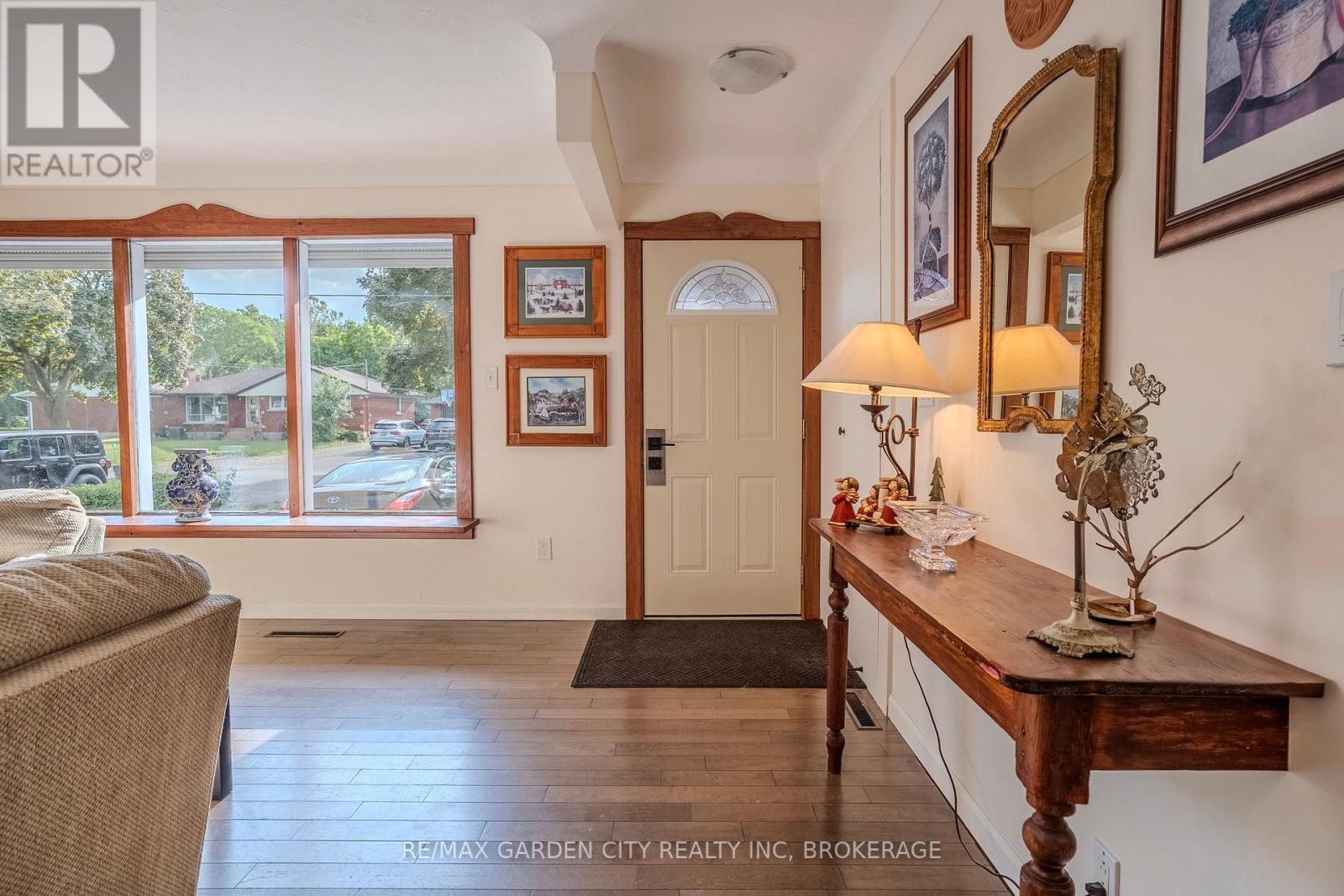 14 Edinburgh Drive, St. Catharines, Ontario  L2M 3H1 - Photo 7 - X12381012