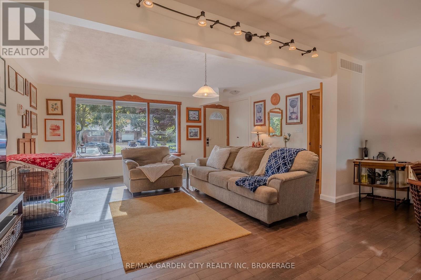 14 Edinburgh Drive, St. Catharines, Ontario  L2M 3H1 - Photo 8 - X12381012