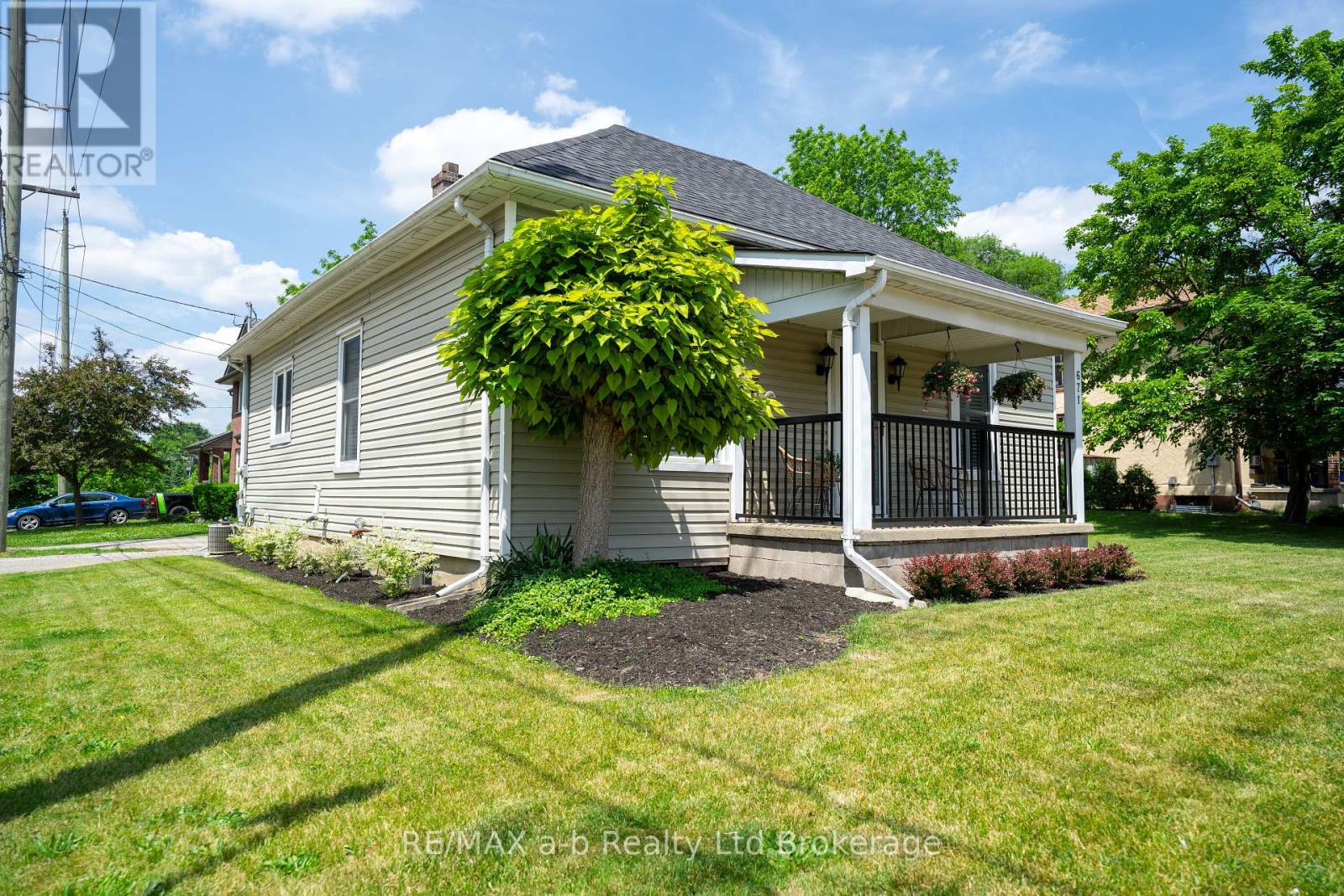 671 Henry Street, Woodstock, Ontario  N4S 1Y2 - Photo 2 - X12381080