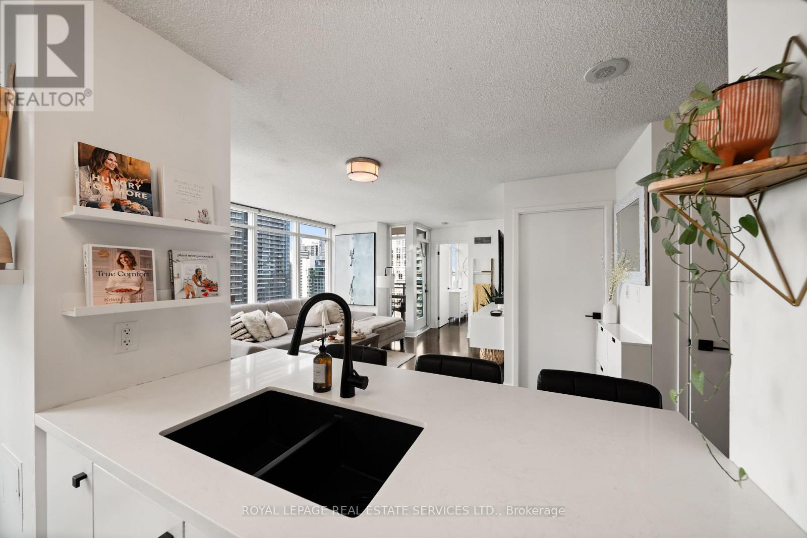 3906 - 11 Brunel Court, Toronto, Ontario  M5V 3Y3 - Photo 10 - C12380725
