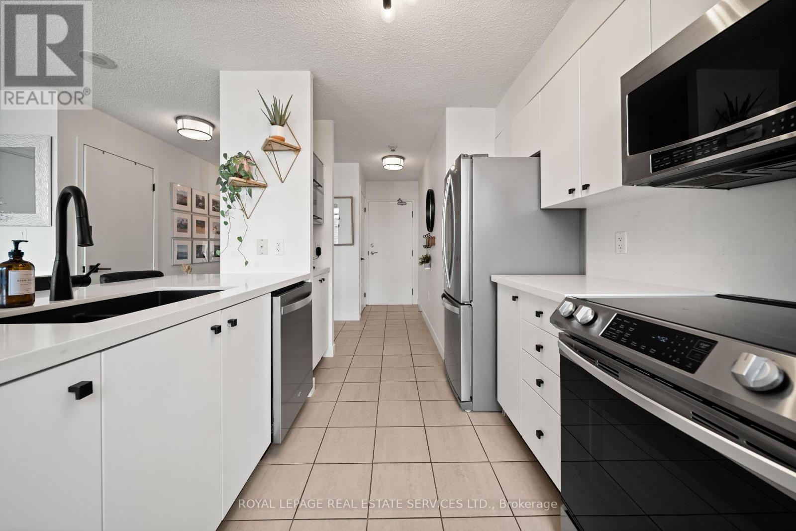 3906 - 11 Brunel Court, Toronto, Ontario  M5V 3Y3 - Photo 11 - C12380725