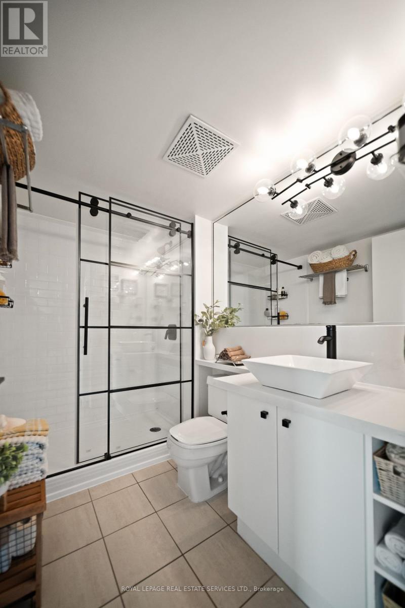 3906 - 11 Brunel Court, Toronto, Ontario  M5V 3Y3 - Photo 17 - C12380725
