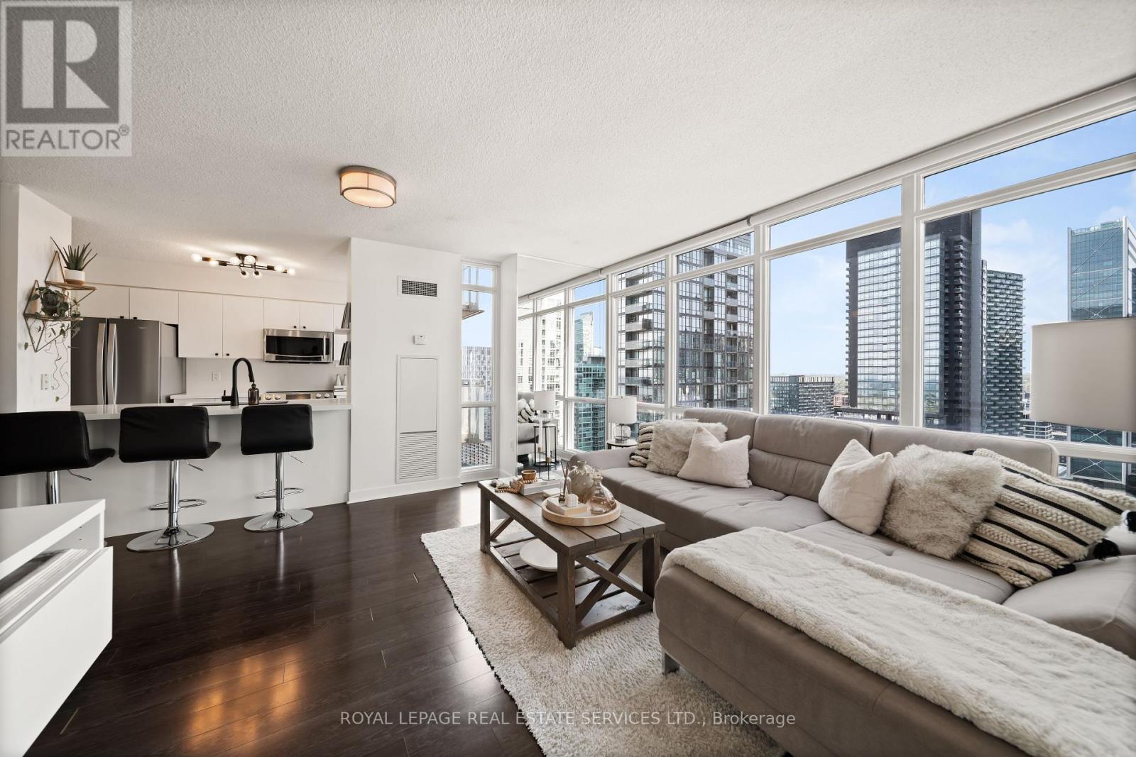 3906 - 11 Brunel Court, Toronto, Ontario  M5V 3Y3 - Photo 3 - C12380725