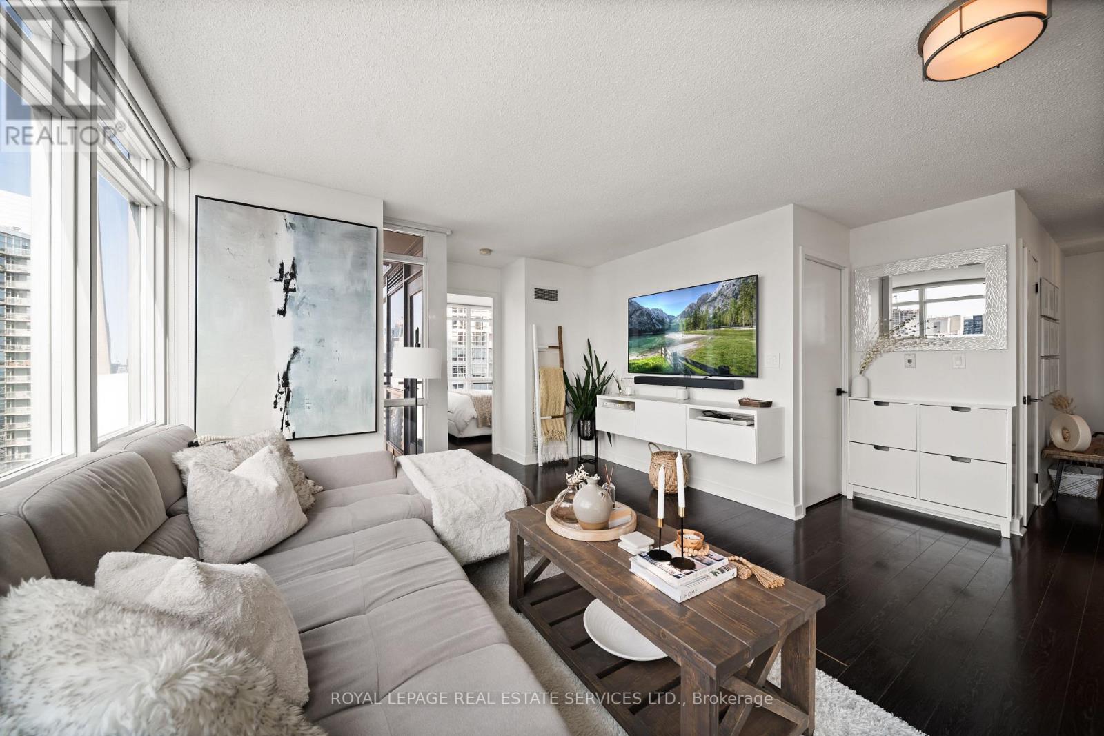 3906 - 11 Brunel Court, Toronto, Ontario  M5V 3Y3 - Photo 4 - C12380725