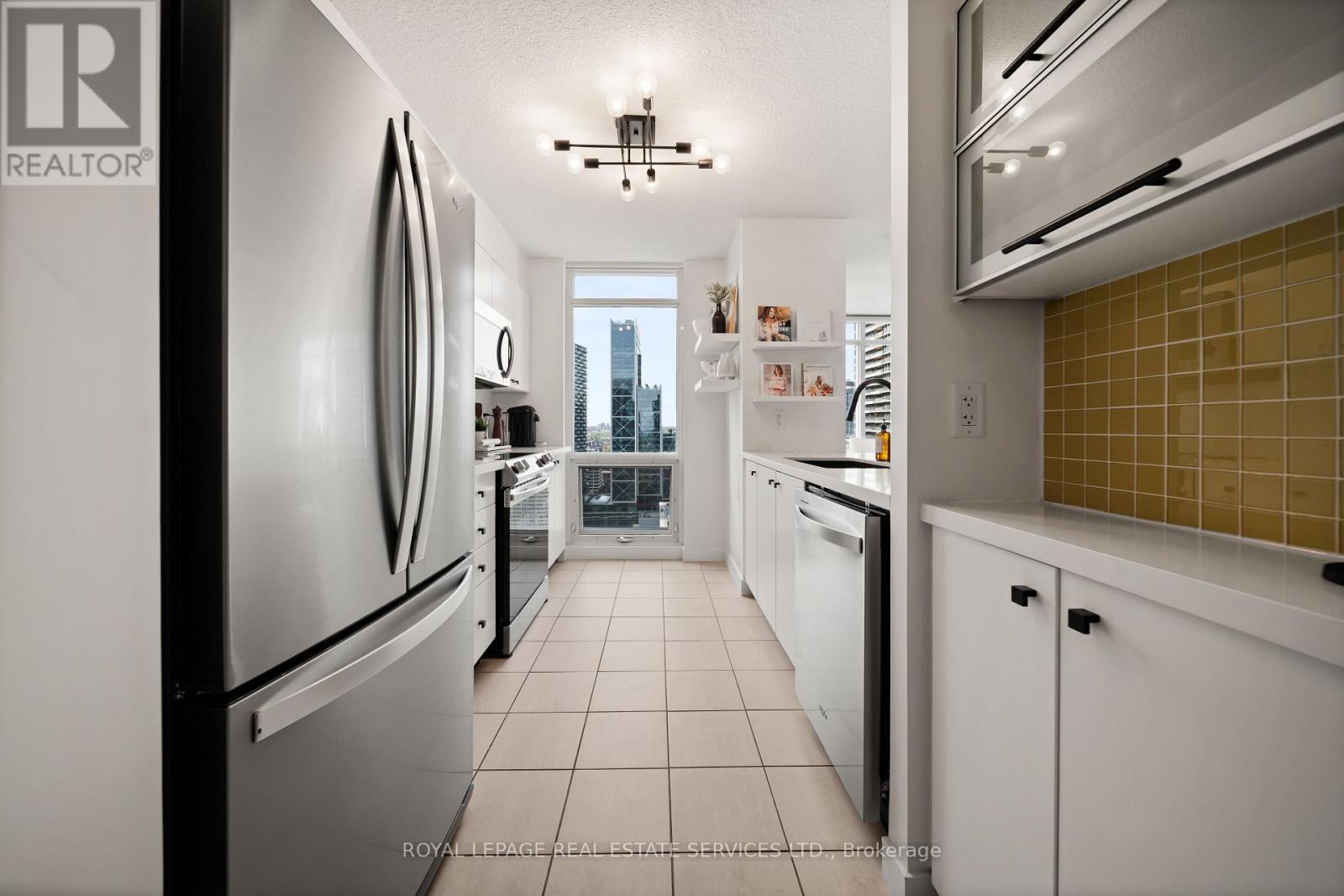3906 - 11 Brunel Court, Toronto, Ontario  M5V 3Y3 - Photo 9 - C12380725
