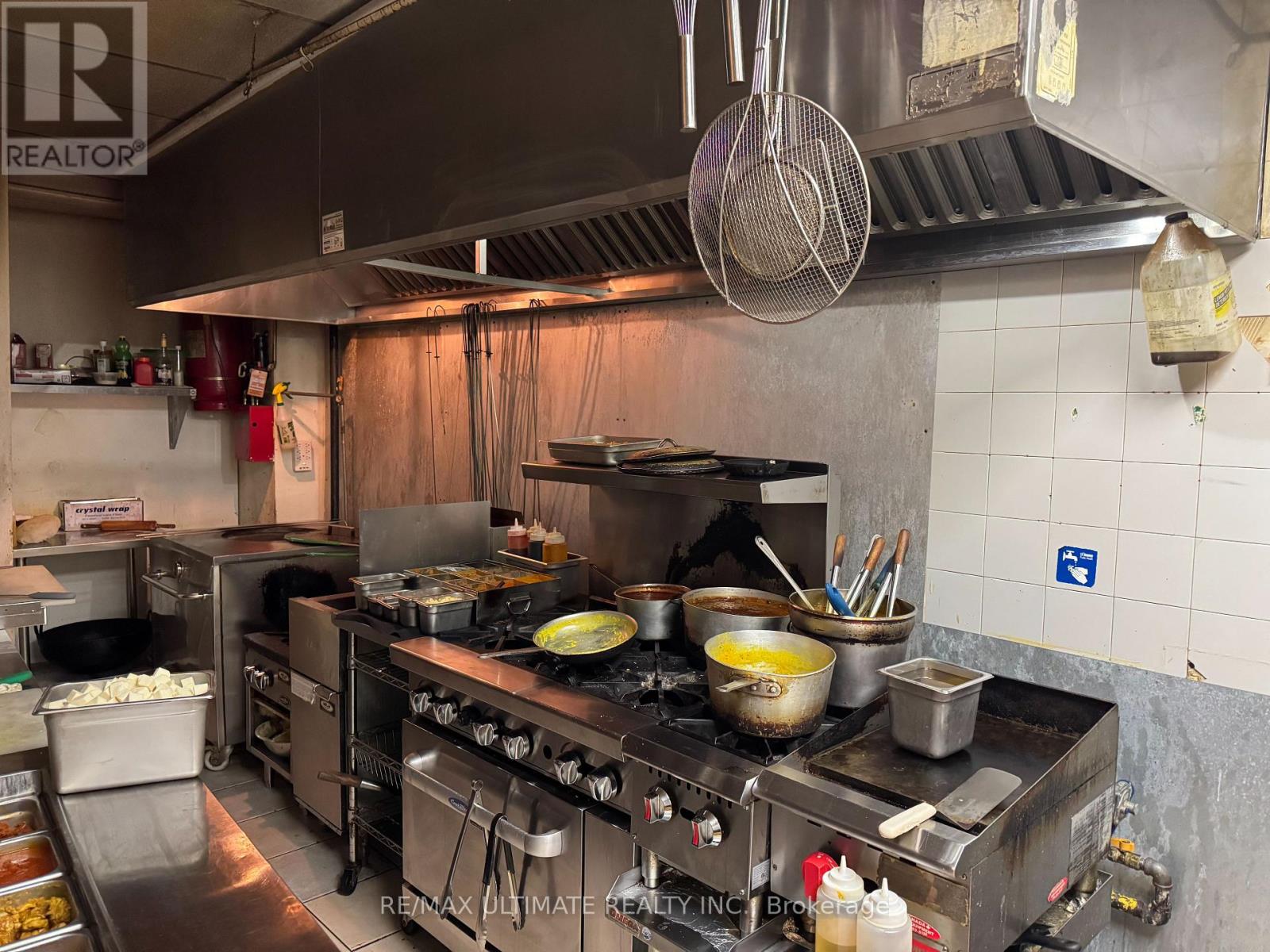 1063 Bloor Street W, Toronto, Ontario  M6H 1M5 - Photo 4 - C12380785