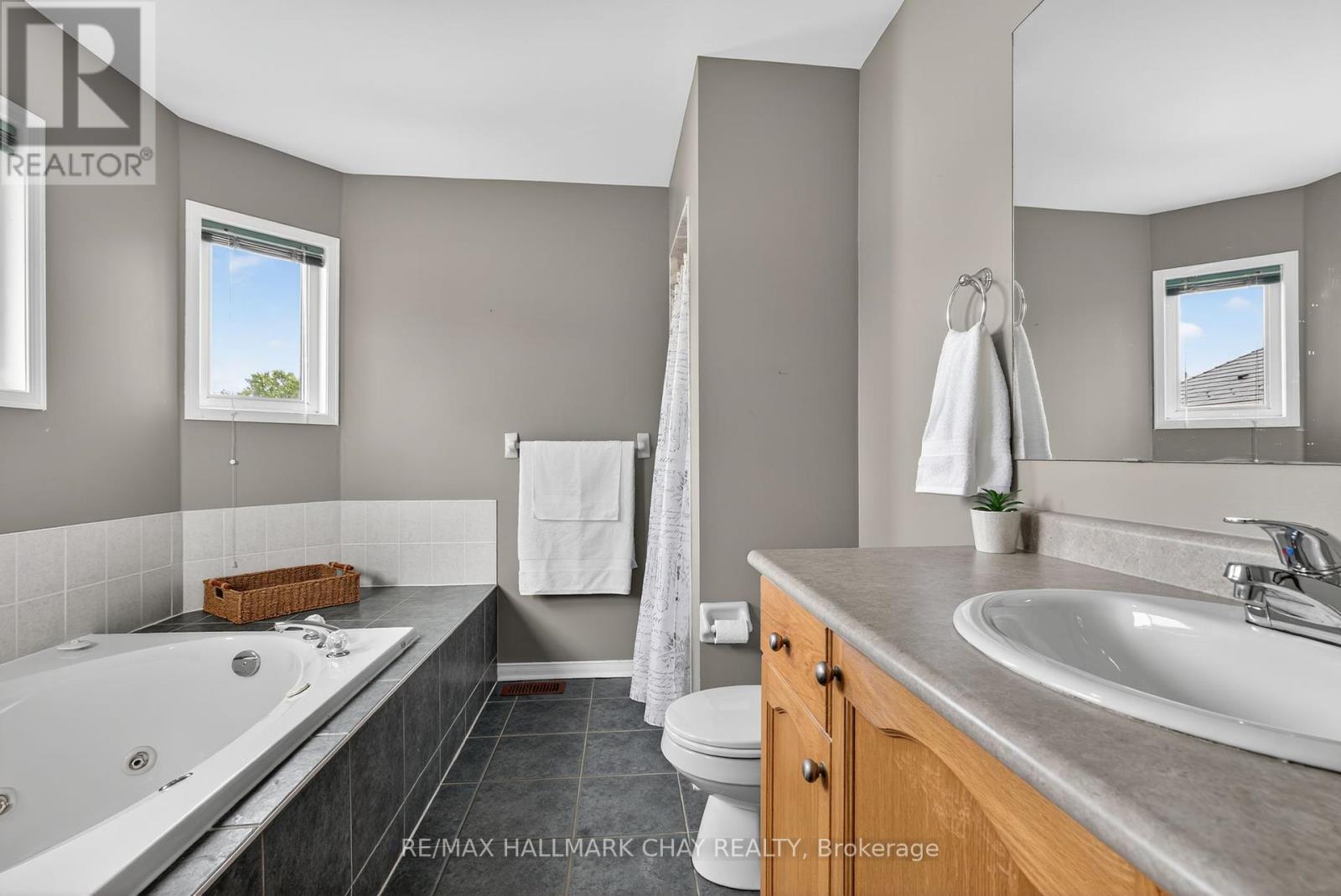 2017 Wilson Street, Innisfil, Ontario  L9S 4X9 - Photo 16 - N12380945