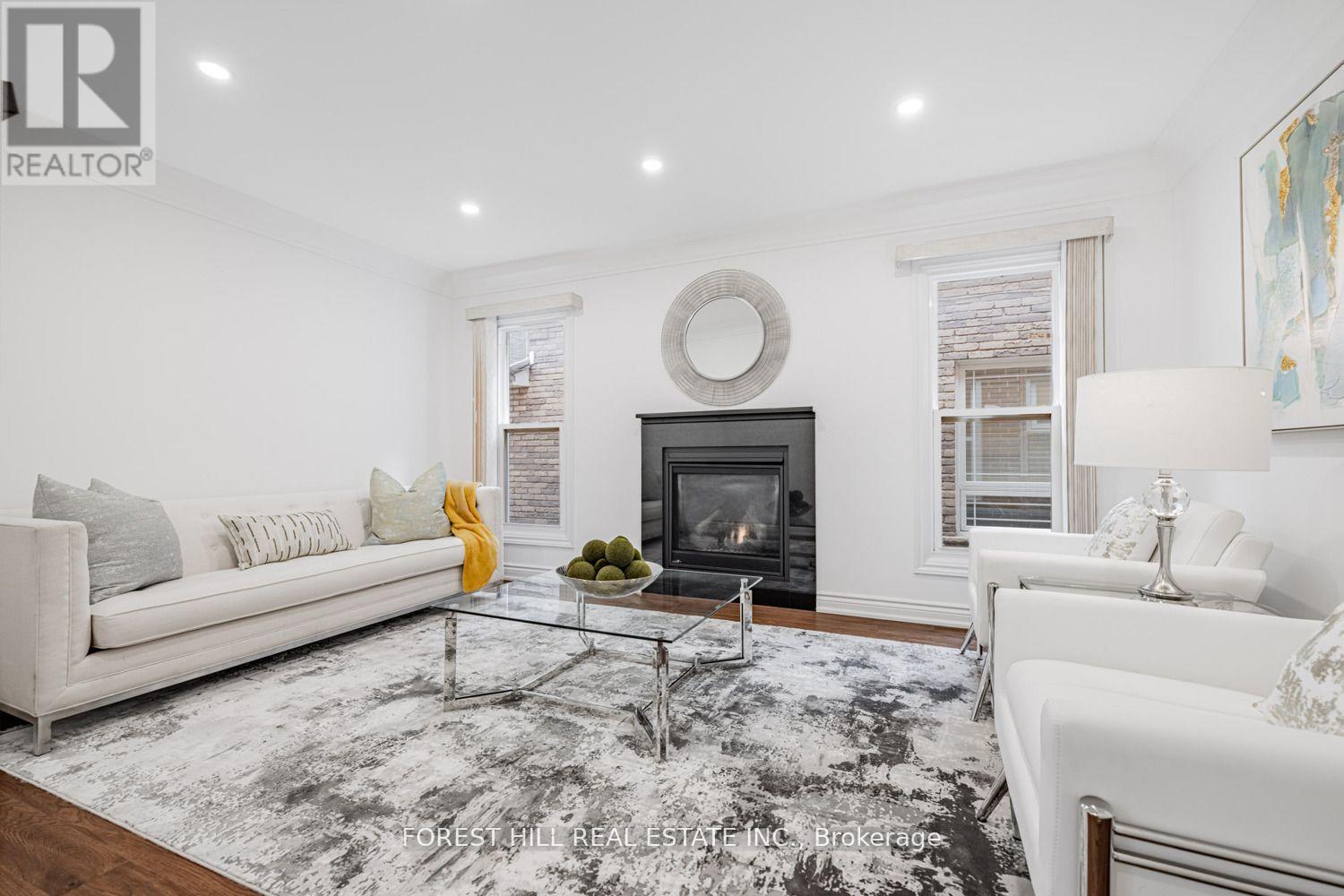 19 Eleanor Circle, Richmond Hill (South Richvale), Ontario  L4C 6K6 - Photo 11 - N12380955