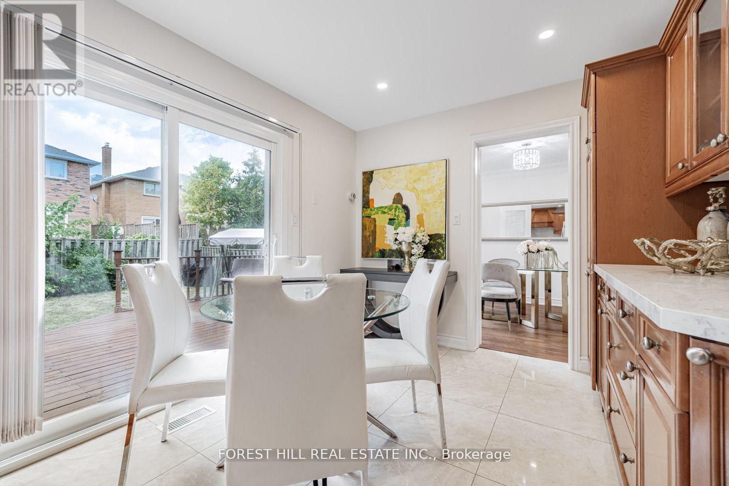 19 Eleanor Circle, Richmond Hill (South Richvale), Ontario  L4C 6K6 - Photo 12 - N12380955