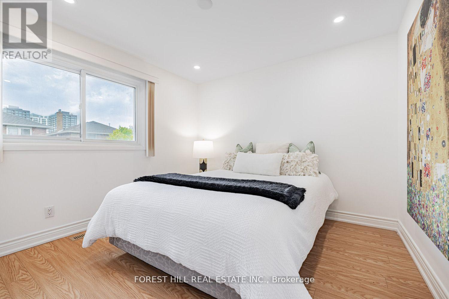 19 Eleanor Circle, Richmond Hill (South Richvale), Ontario  L4C 6K6 - Photo 24 - N12380955