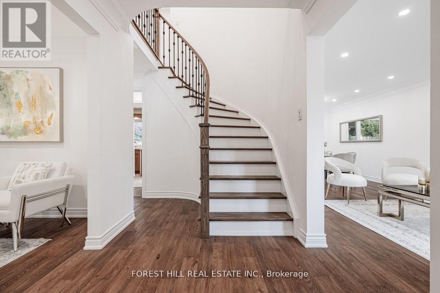 19 Eleanor Circle, Richmond Hill (South Richvale), Ontario  L4C 6K6 - Photo 3 - N12380955