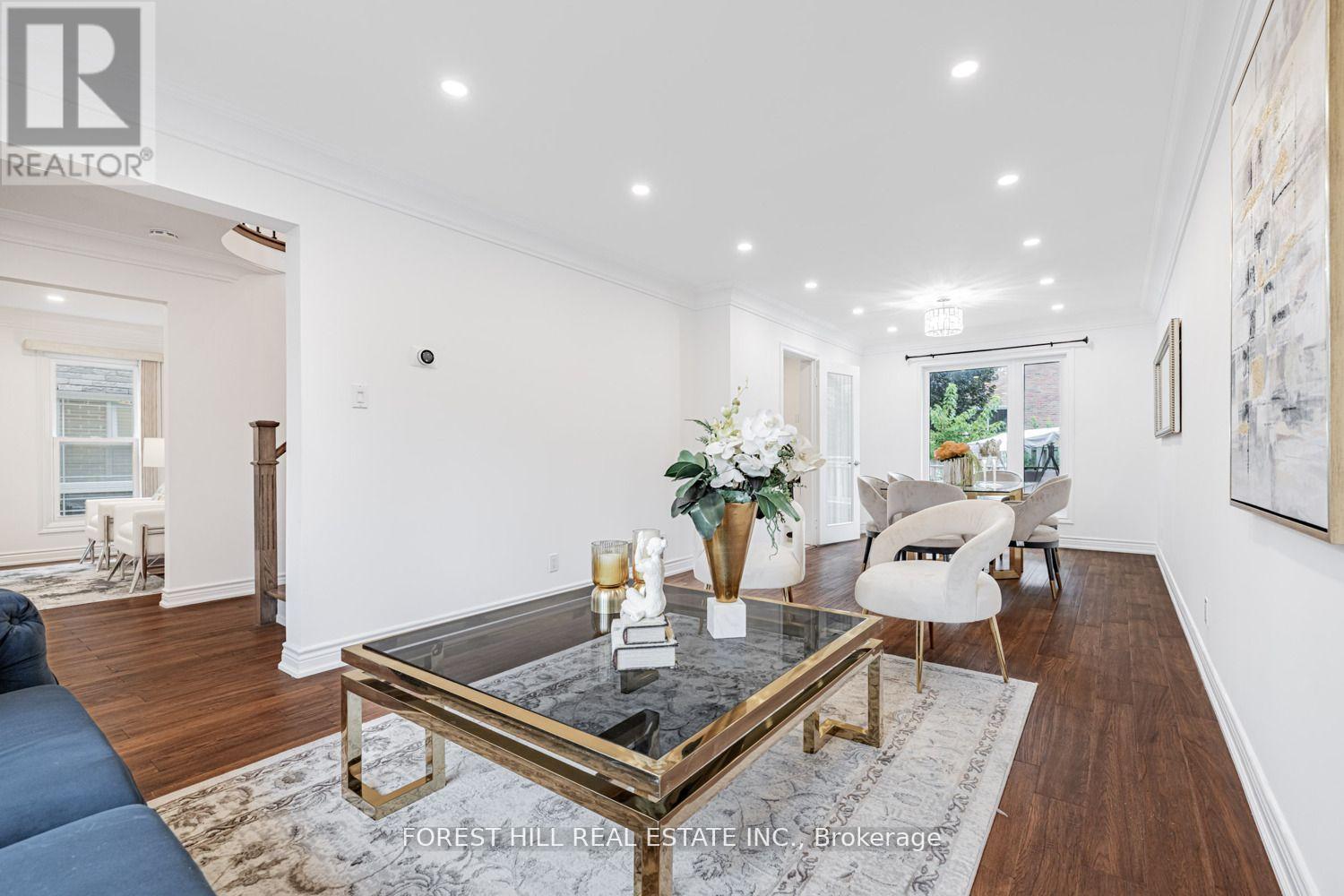 19 Eleanor Circle, Richmond Hill (South Richvale), Ontario  L4C 6K6 - Photo 7 - N12380955