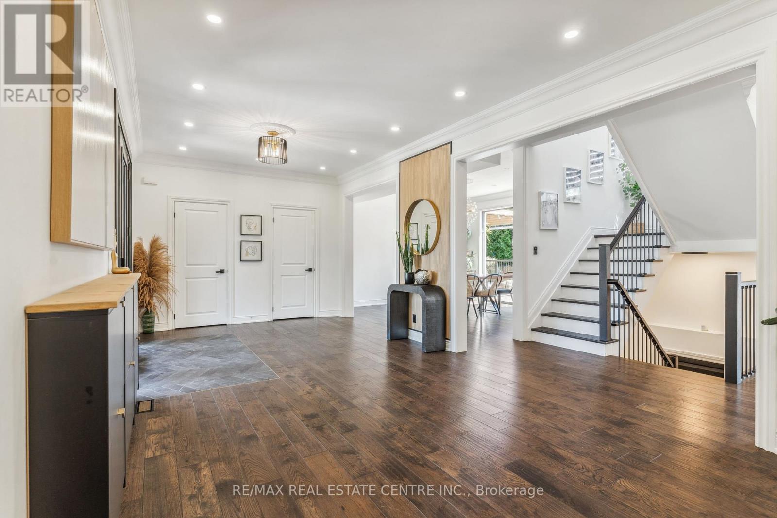 2032 Rebecca Street, Oakville (Br Bronte), Ontario  L6L 2A2 - Photo 10 - W12380710