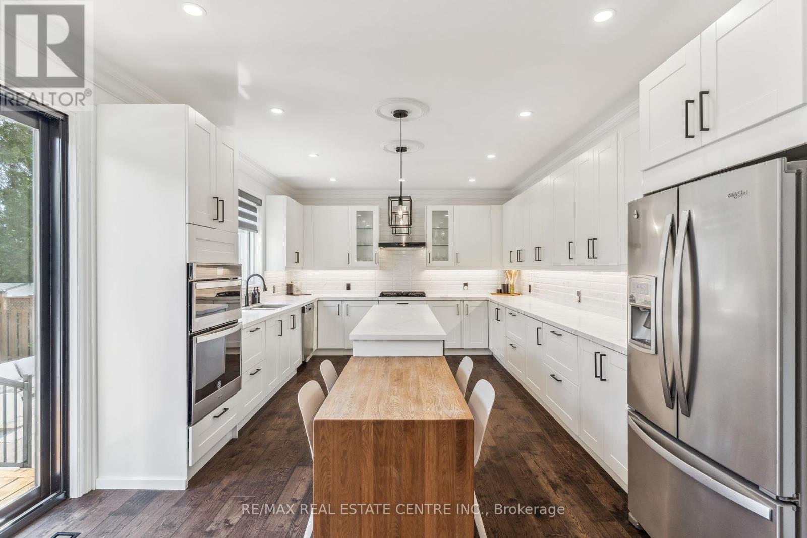 2032 Rebecca Street, Oakville (Br Bronte), Ontario  L6L 2A2 - Photo 11 - W12380710