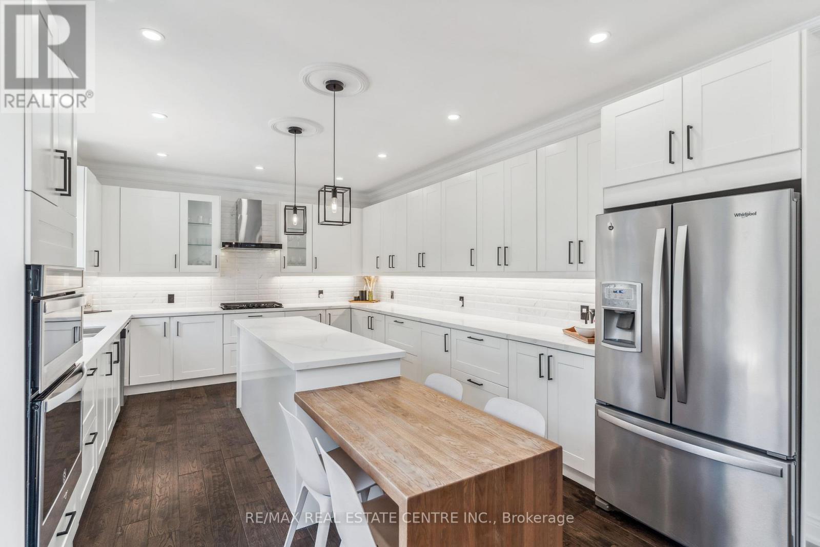 2032 Rebecca Street, Oakville (Br Bronte), Ontario  L6L 2A2 - Photo 12 - W12380710