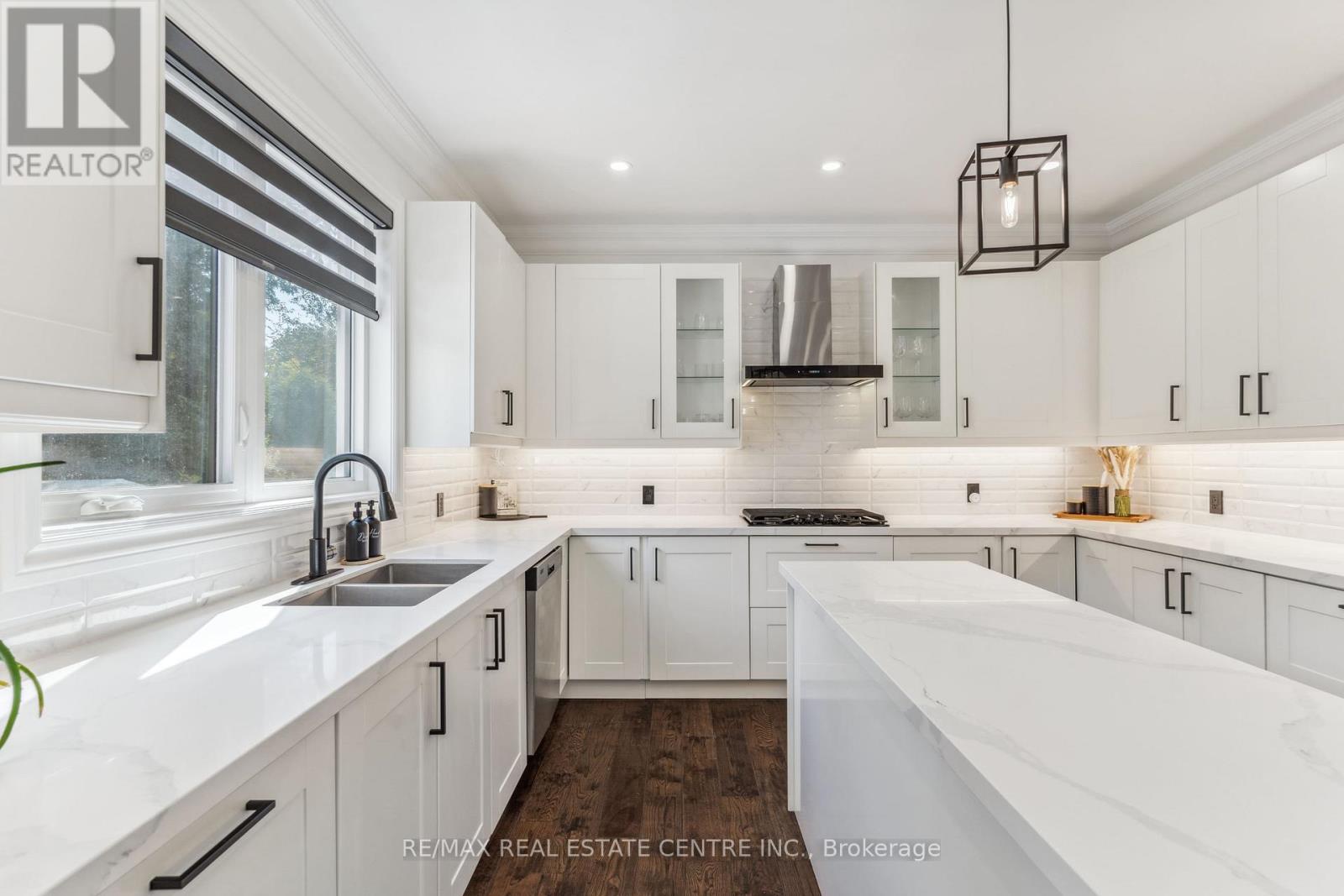 2032 Rebecca Street, Oakville (Br Bronte), Ontario  L6L 2A2 - Photo 13 - W12380710