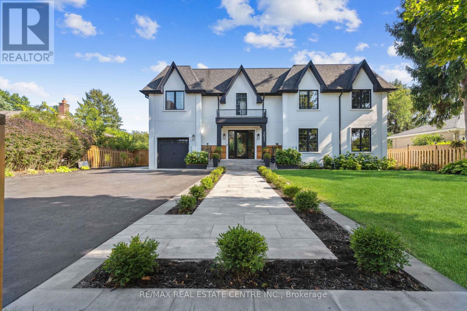 2032 Rebecca Street, Oakville (Br Bronte), Ontario  L6L 2A2 - Photo 3 - W12380710