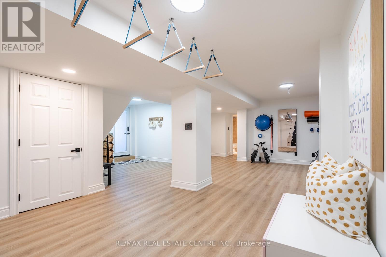 2032 Rebecca Street, Oakville (Br Bronte), Ontario  L6L 2A2 - Photo 33 - W12380710