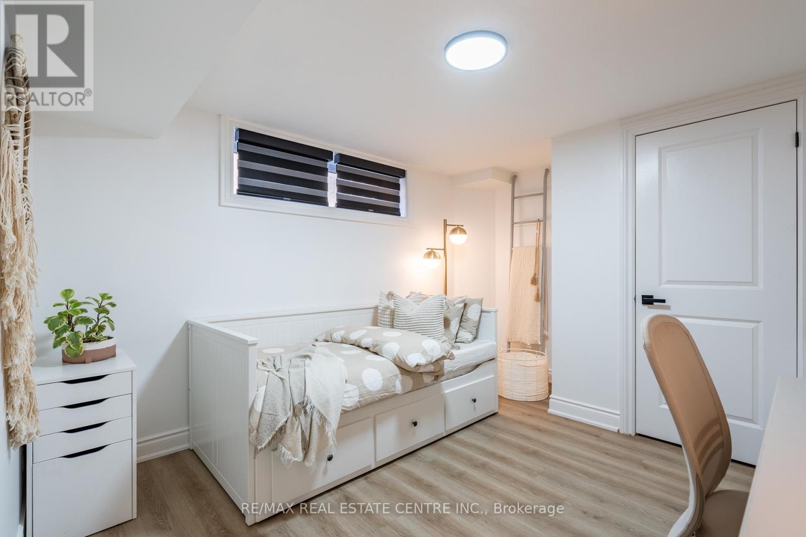 2032 Rebecca Street, Oakville (Br Bronte), Ontario  L6L 2A2 - Photo 36 - W12380710