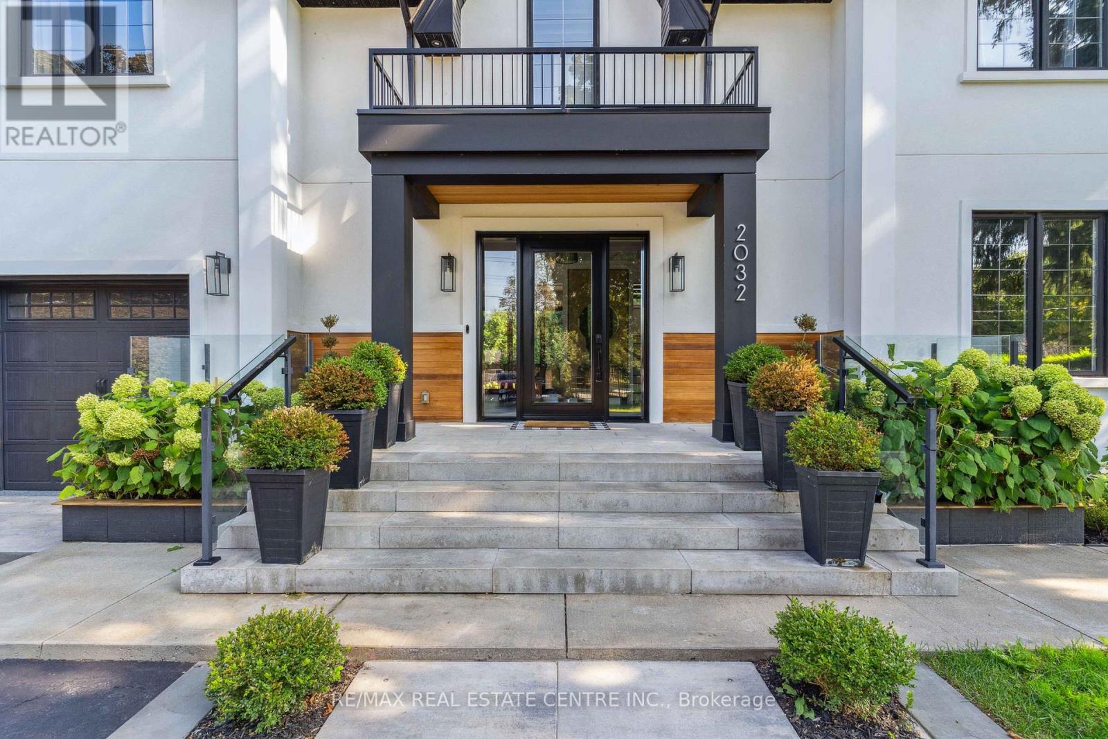 2032 Rebecca Street, Oakville (Br Bronte), Ontario  L6L 2A2 - Photo 4 - W12380710