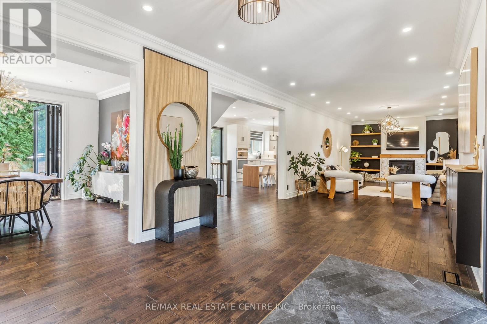 2032 Rebecca Street, Oakville (Br Bronte), Ontario  L6L 2A2 - Photo 6 - W12380710