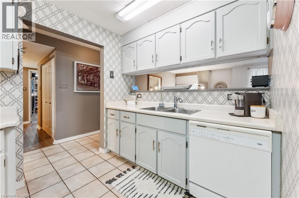 8 Christopher Court Unit# 105, Guelph, Ontario  N1G 4N7 - Photo 18 - 40766112