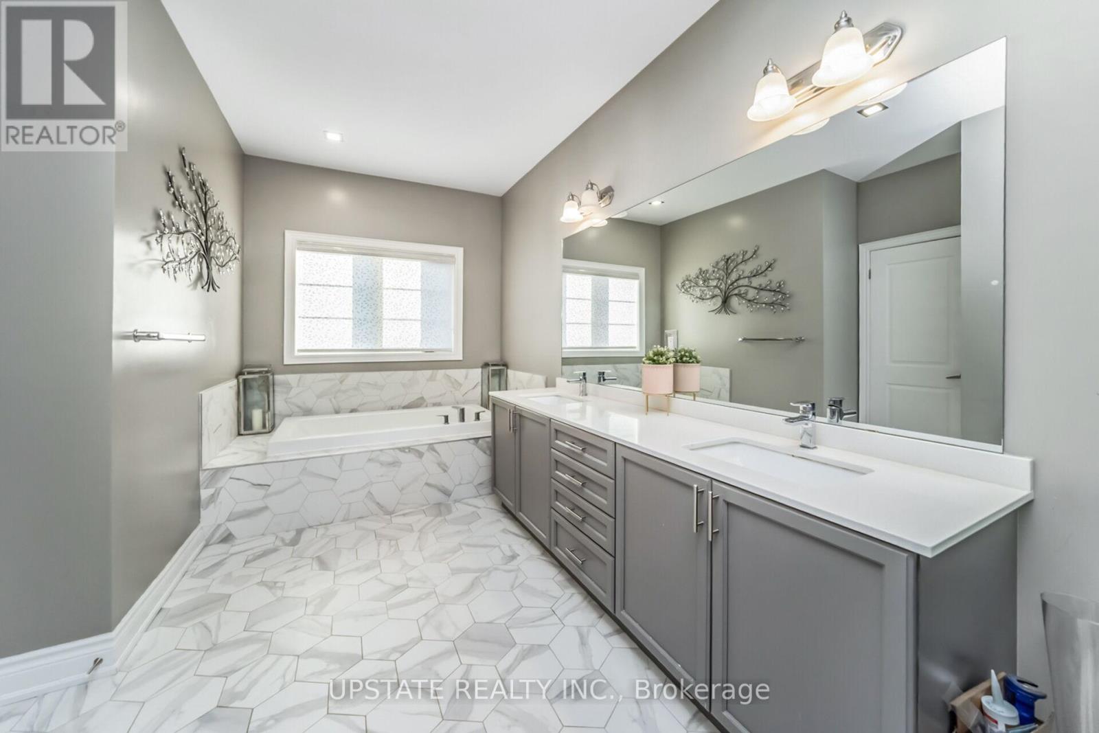 10 Vineyard Drive, Brampton, Ontario  L6Y 2A5 - Photo 23 - W12380733