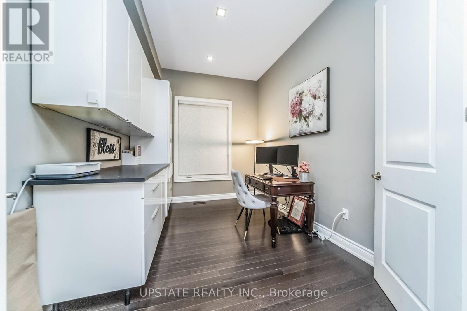 10 Vineyard Drive, Brampton, Ontario  L6Y 2A5 - Photo 9 - W12380733