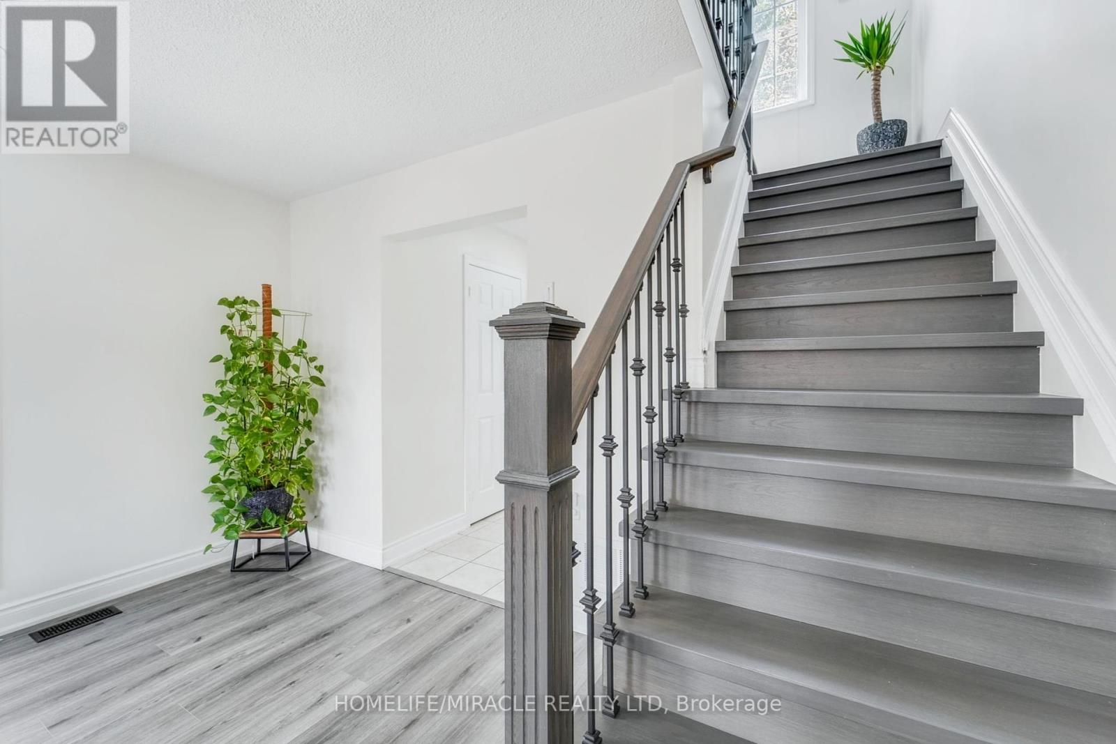 48 Jessop Drive, Brampton, Ontario  L7A 3M8 - Photo 10 - W12380746