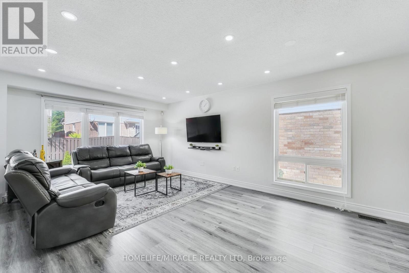 48 Jessop Drive, Brampton, Ontario  L7A 3M8 - Photo 11 - W12380746