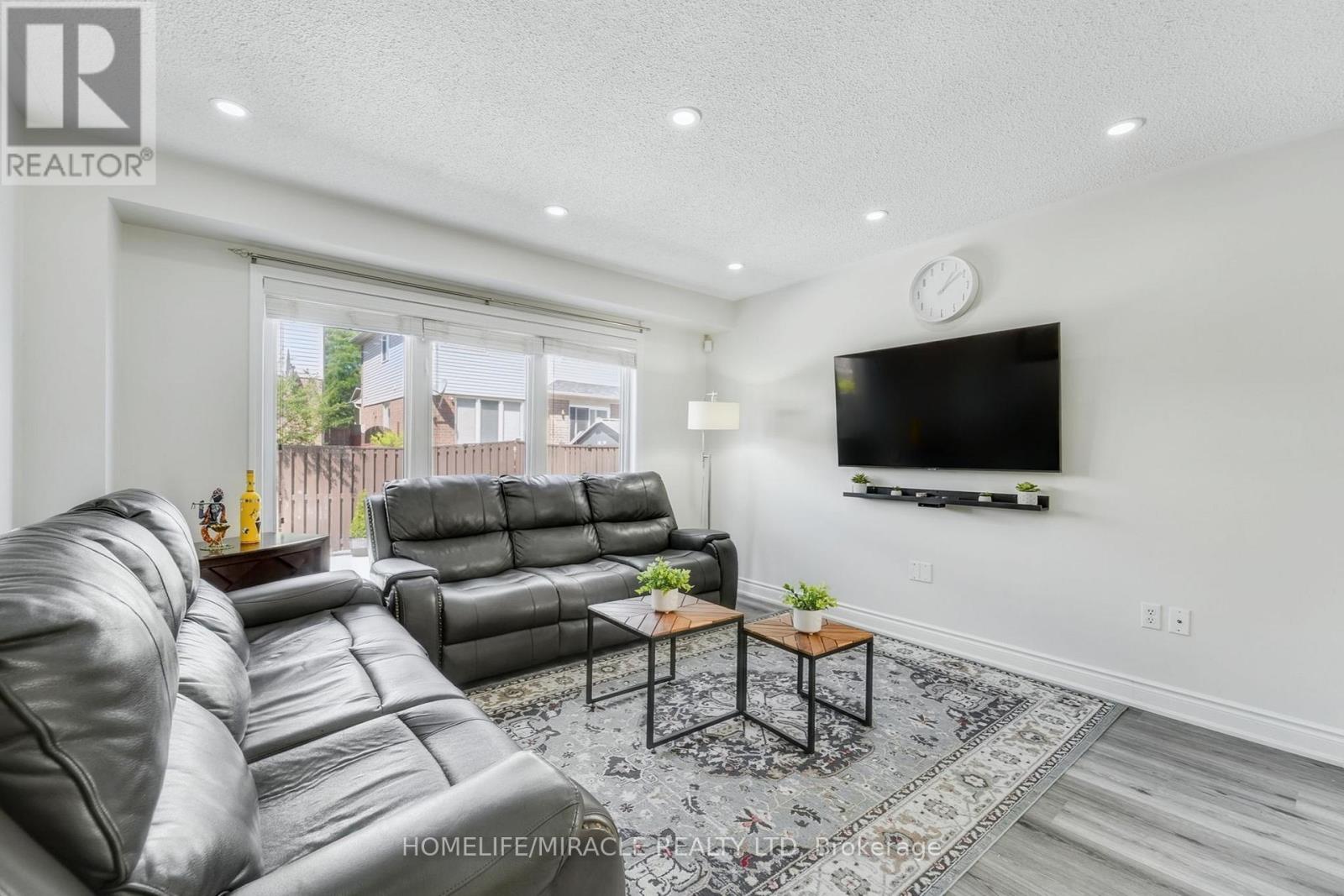48 Jessop Drive, Brampton, Ontario  L7A 3M8 - Photo 12 - W12380746
