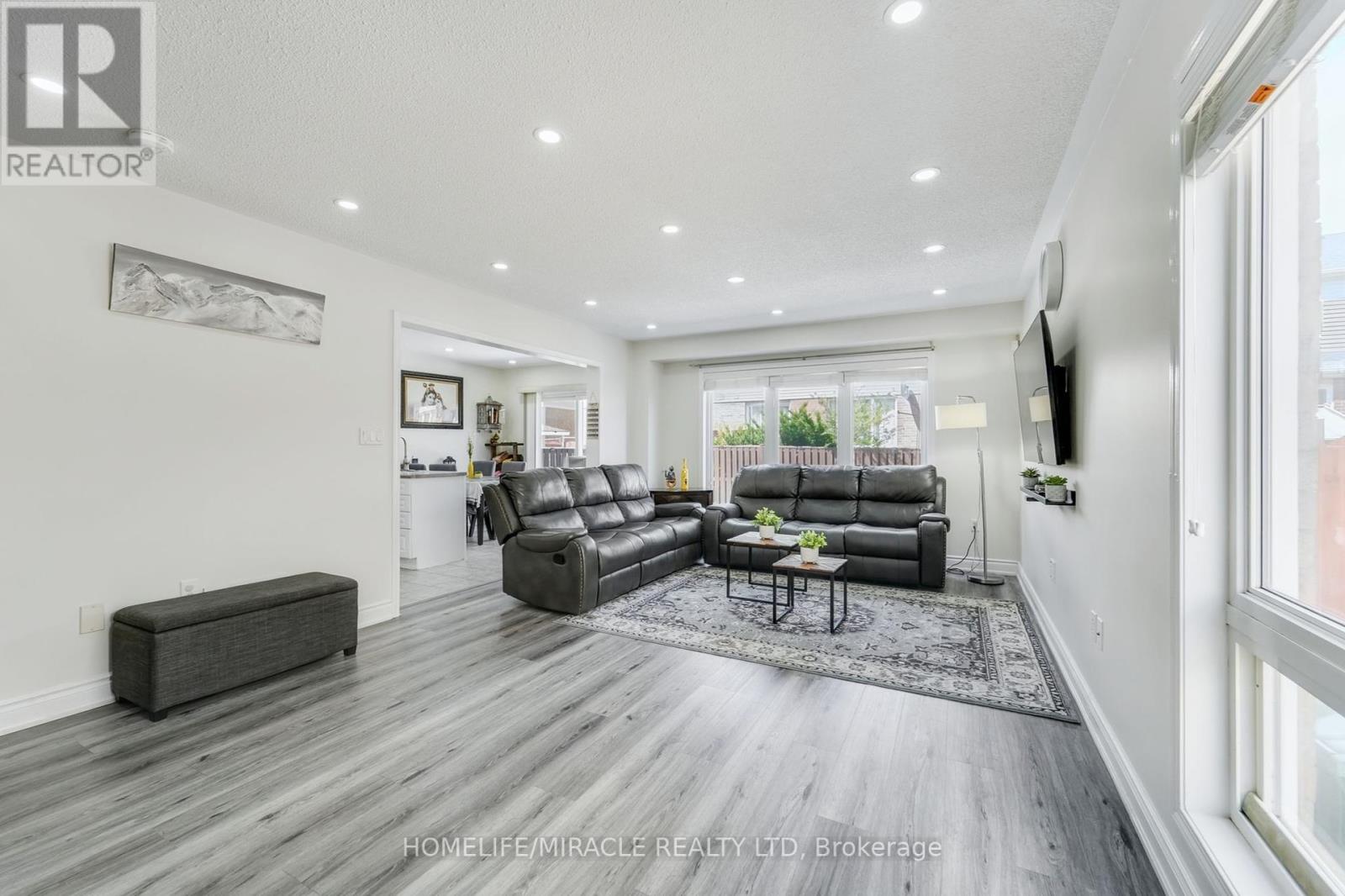 48 Jessop Drive, Brampton, Ontario  L7A 3M8 - Photo 14 - W12380746