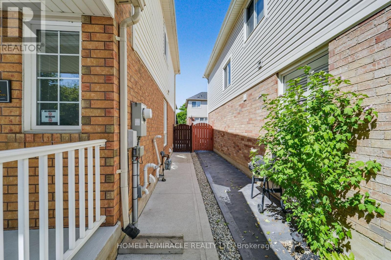 48 Jessop Drive, Brampton, Ontario  L7A 3M8 - Photo 6 - W12380746
