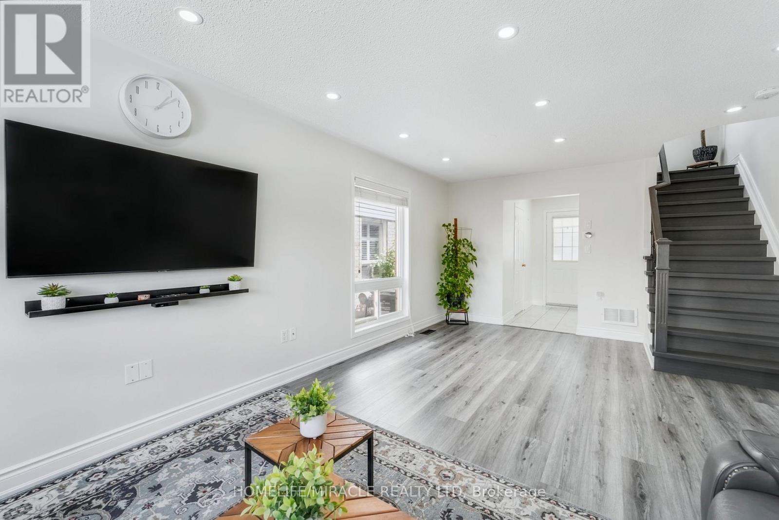 48 Jessop Drive, Brampton, Ontario  L7A 3M8 - Photo 9 - W12380746