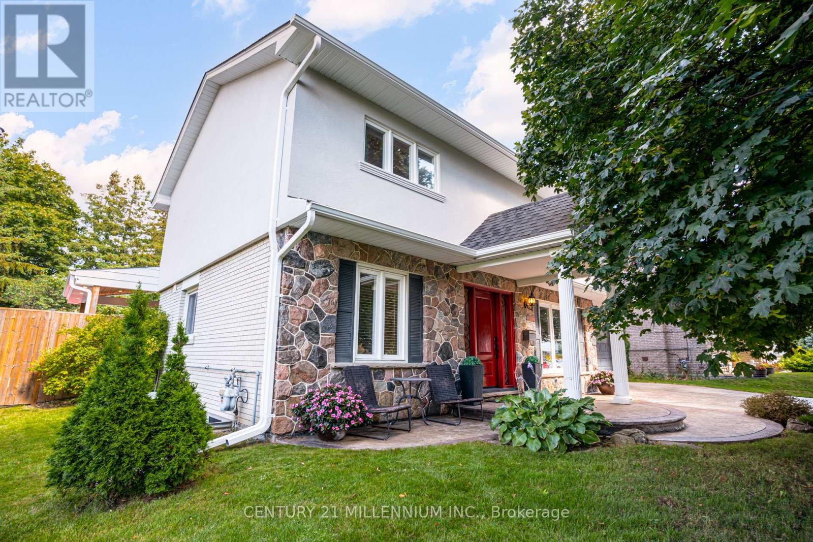14 Greystone Crescent, Brampton, Ontario  L6Y 2B3 - Photo 3 - W12380778