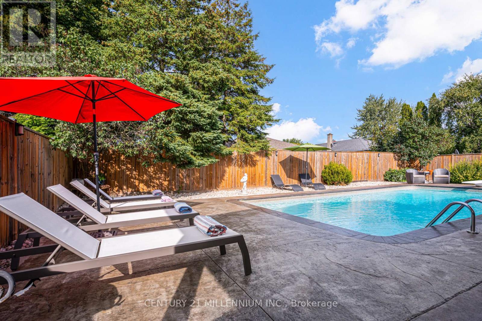 14 Greystone Crescent, Brampton, Ontario  L6Y 2B3 - Photo 6 - W12380778